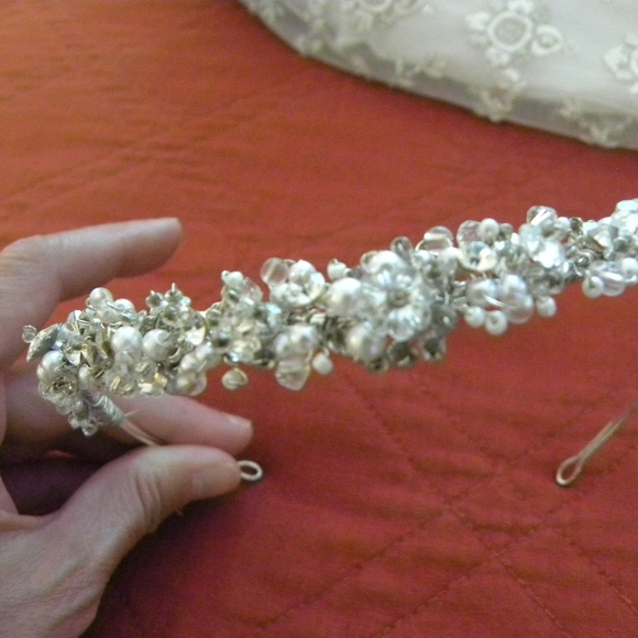 Wedding dress size 18 and headband - Picture 4 of 6